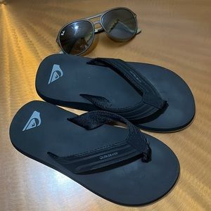 Quicksilver sandals for boy size 5  excellent condition